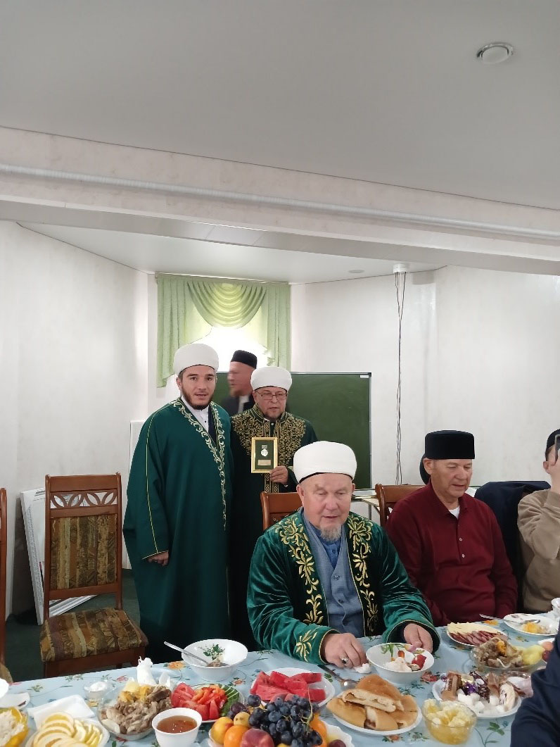 Корбан ашында бүләкләр дә тапшырылды.