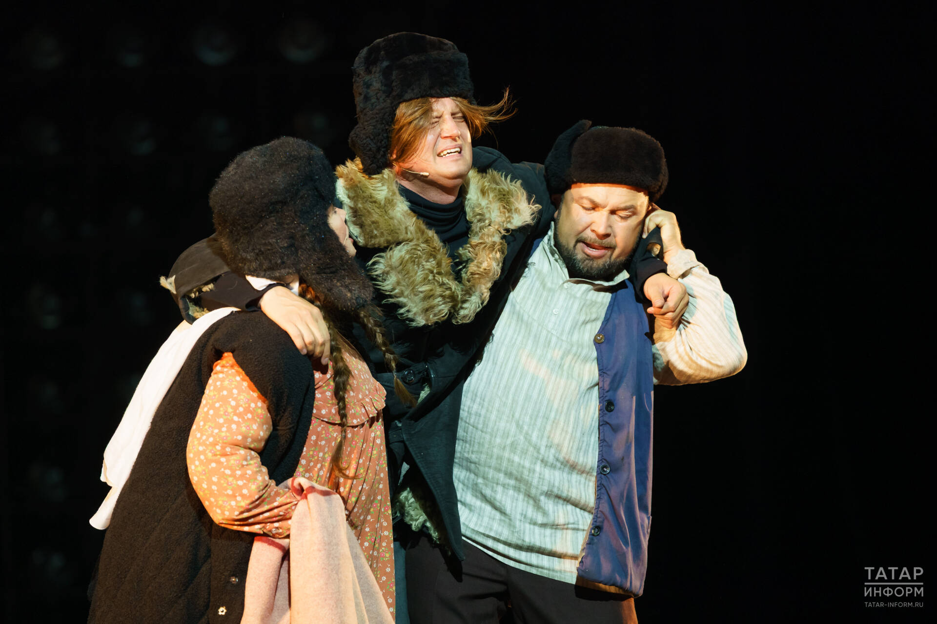 Х.Туфан (И.Кыямов) туганнары Мөхетдин (А.Фәтхуллин) һәм Хәлимә (Г.Нәүмәтова) белән. 