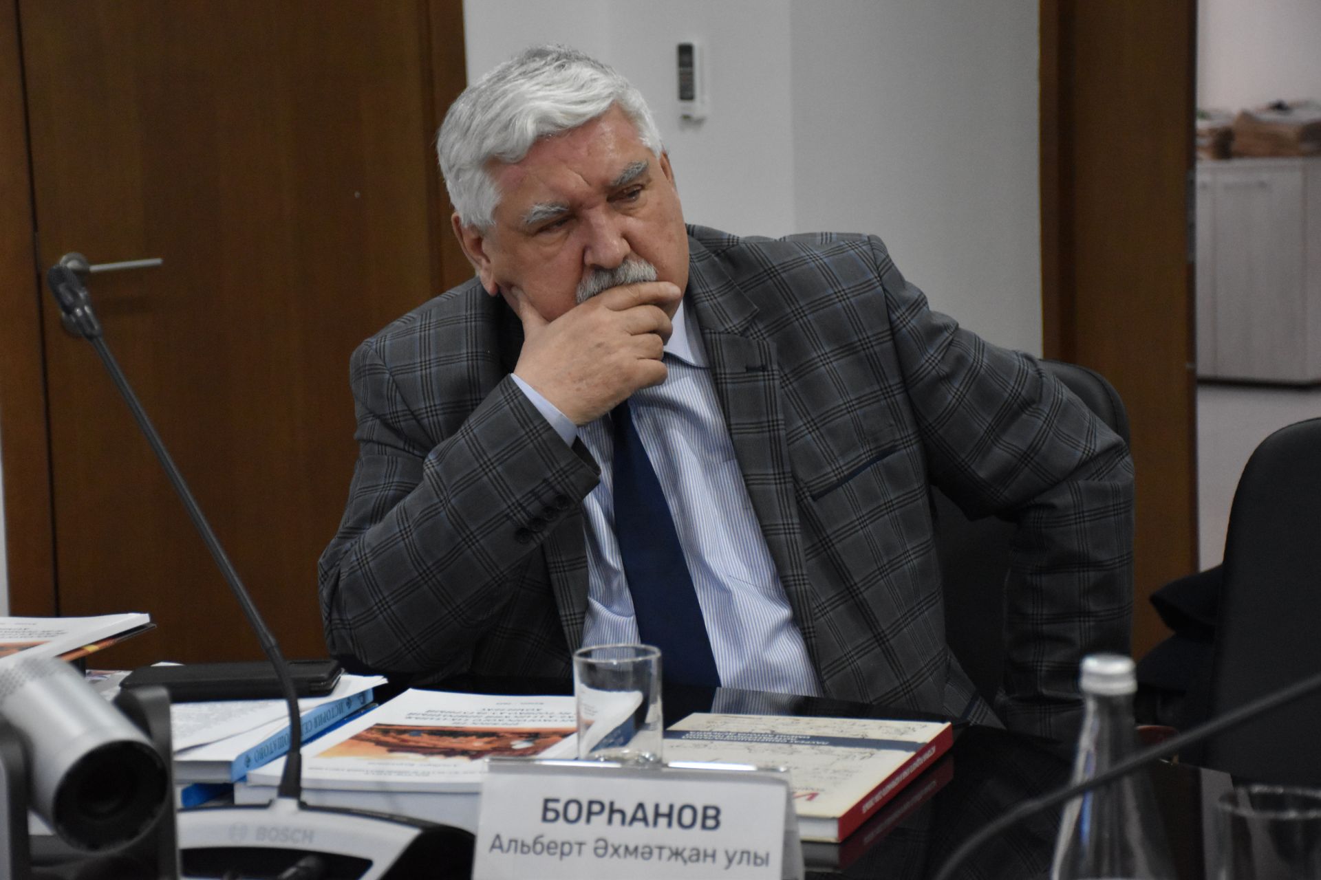 А.М.Галимовның «История родного края и коренного села Сюльте» китабына нисбәтле түгәрәк өстәлдән фоторепортаж