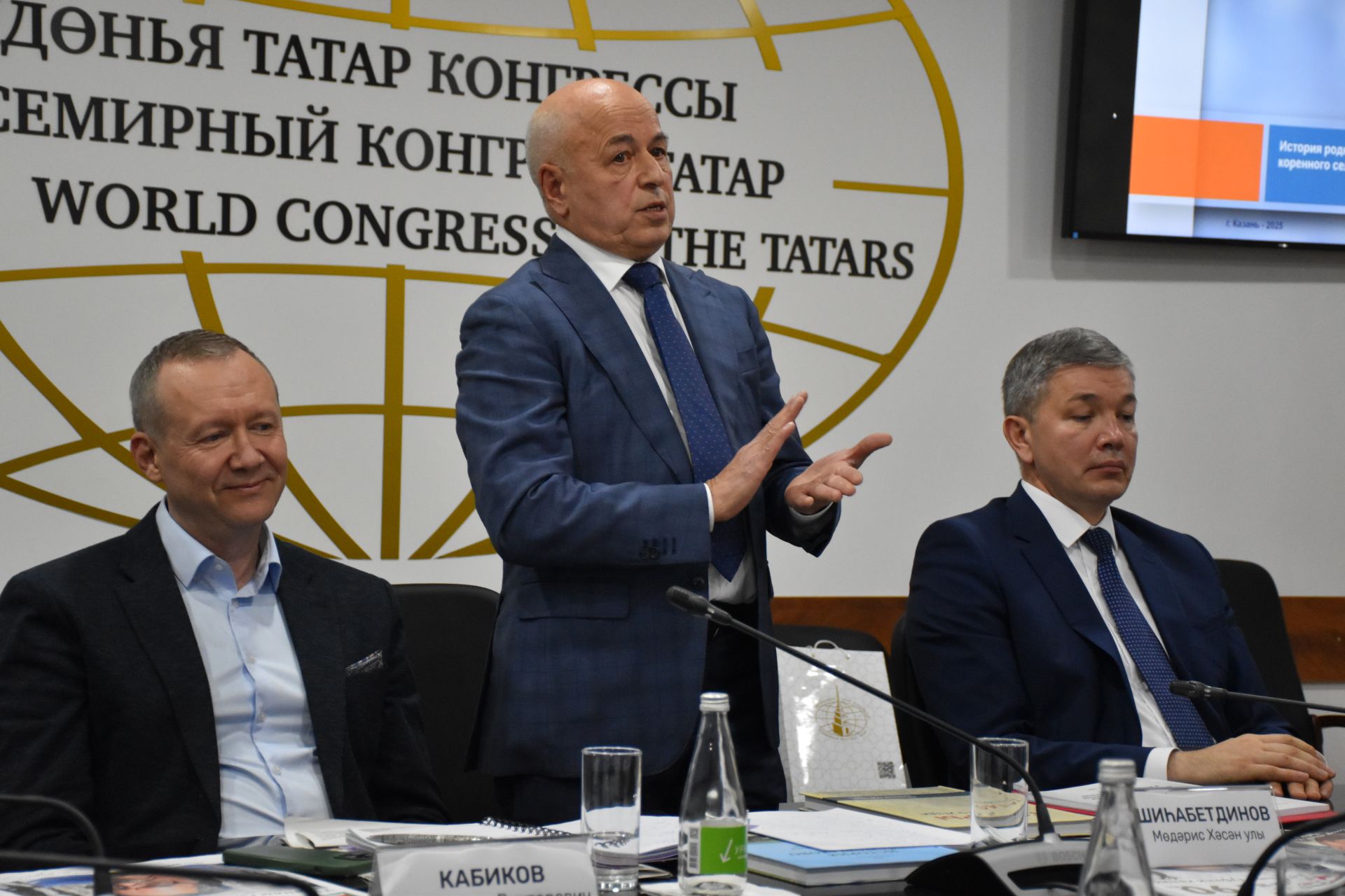 А.М.Галимовның «История родного края и коренного села Сюльте» китабына нисбәтле түгәрәк өстәлдән фоторепортаж