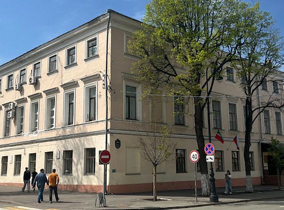 Казанда ХIХ гасыр бинасын реставрацияләячәкләр: фасадны торгызачаклар, кирпечтән өелгән корылмадагы ярыкларны тутырачаклар