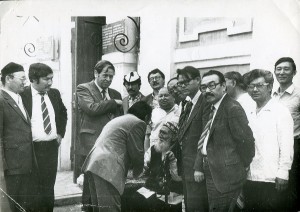 Казакъстанда, Семей шәһәрендә.  1985 елның җәе иде бу.  Абайның тууына 140 ел тулган көннәр