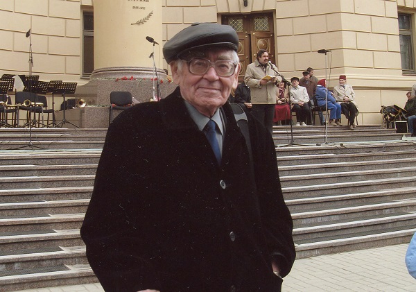 Мәгъсум Хуҗин вафаты (1930-2008)