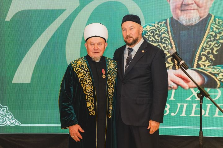 Сүзебез Җәлил хәзрәт турында