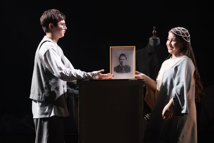 Унөч яшүсмер һәм бер Тукай, яки «Апуш»та премьера