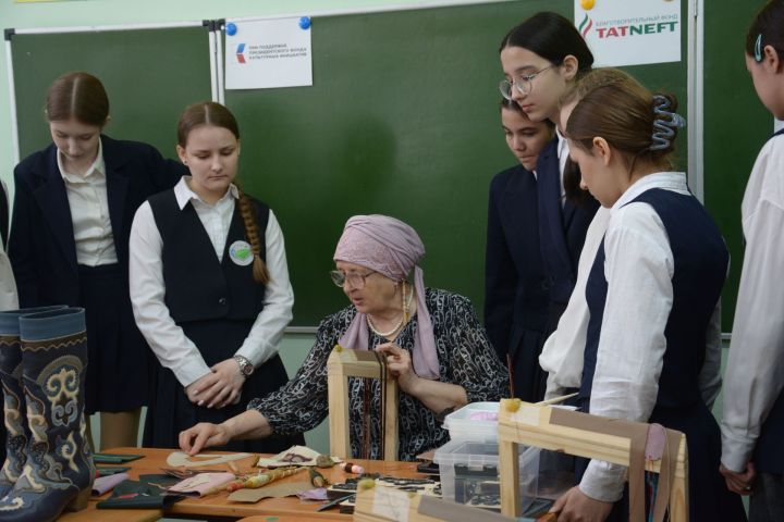 Традицияләрне яңарту: Арча мәктәбендә татар күн мозаикасы буенча мастер-класс