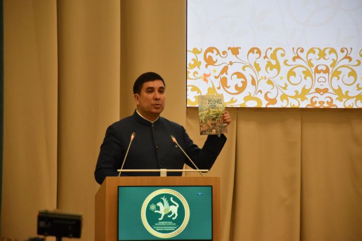 "Татар тарихын өйрәнү мәсьәләләре: тарих һәм хәзерге заман" төбәкне өйрәнүчеләр конференциясеннән фоторепортаж