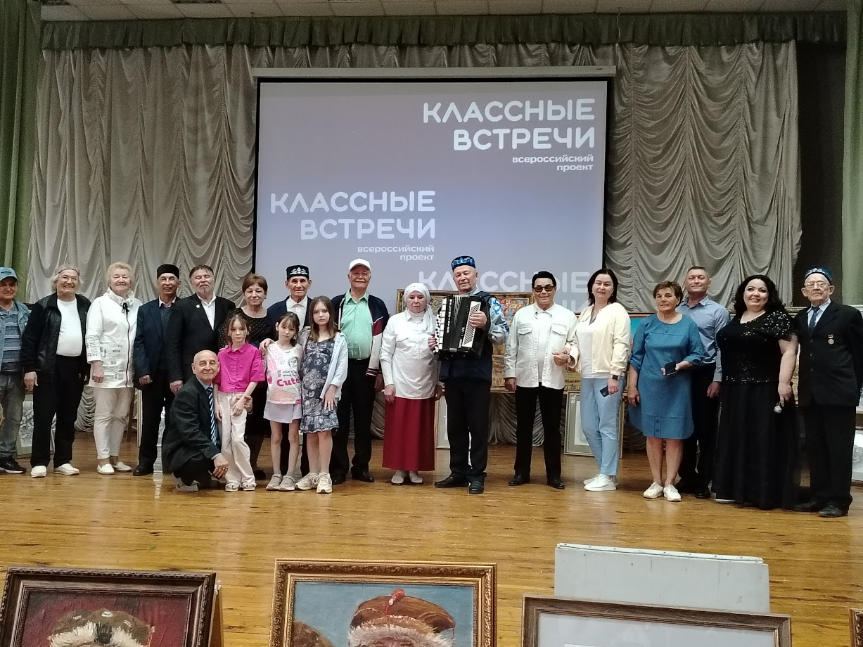 Быел Шәмәрдәндә портрет, пейзаж, натюрмортлар остасы Рөстәм Атлас улы Шаһиев белән үткәрелгән иҗади очрашу. /С.Кашапова фотолары.