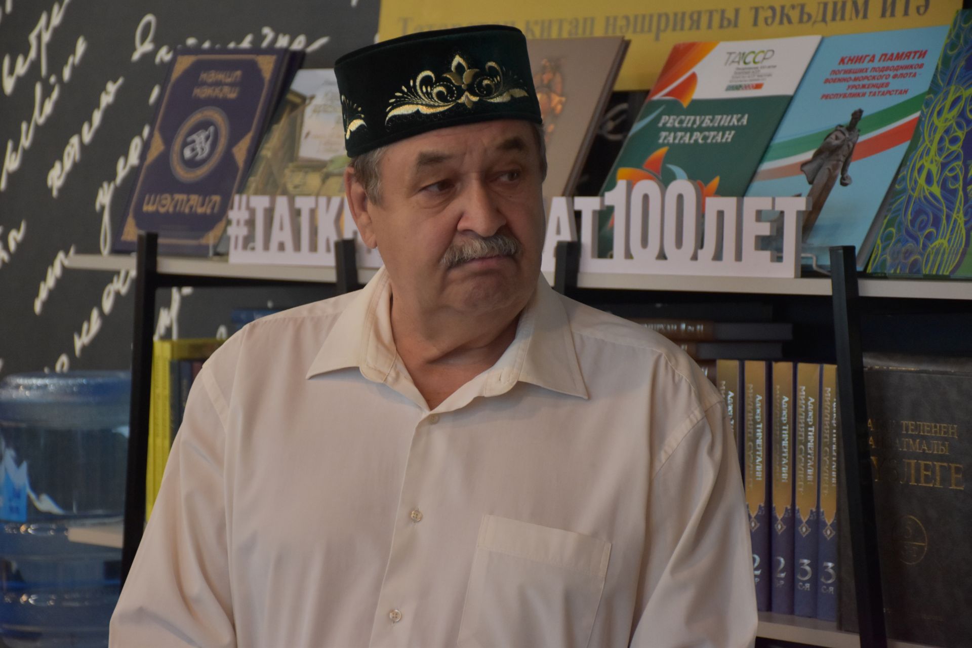 «Әдәби кафе»да Ләбиб Леронның «Ир хакы» китабын тәкъдим итүдән фоторепортаж