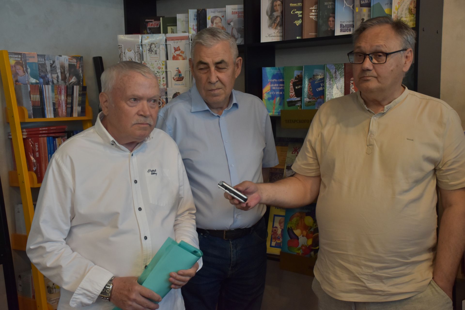 «Әдәби кафе»да Ләбиб Леронның «Ир хакы» китабын тәкъдим итүдән фоторепортаж