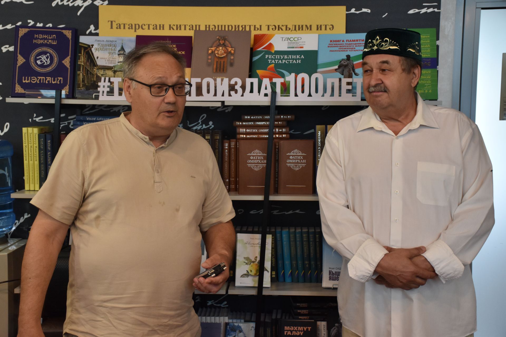 «Әдәби кафе»да Ләбиб Леронның «Ир хакы» китабын тәкъдим итүдән фоторепортаж